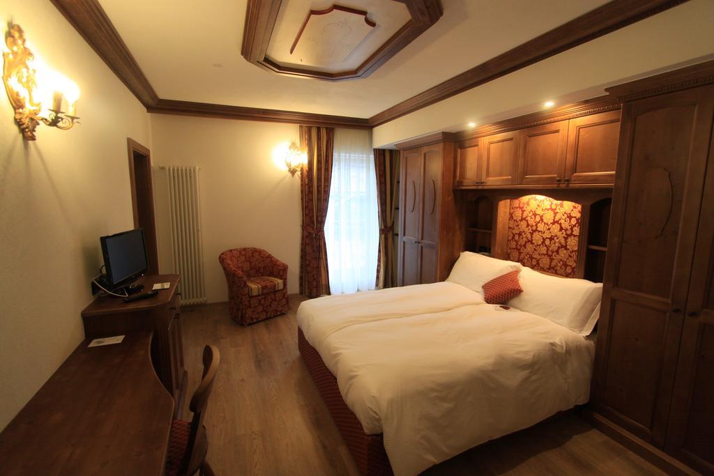 Dolasilla Park Hotel Віго-ді-Фасса Екстер'єр фото